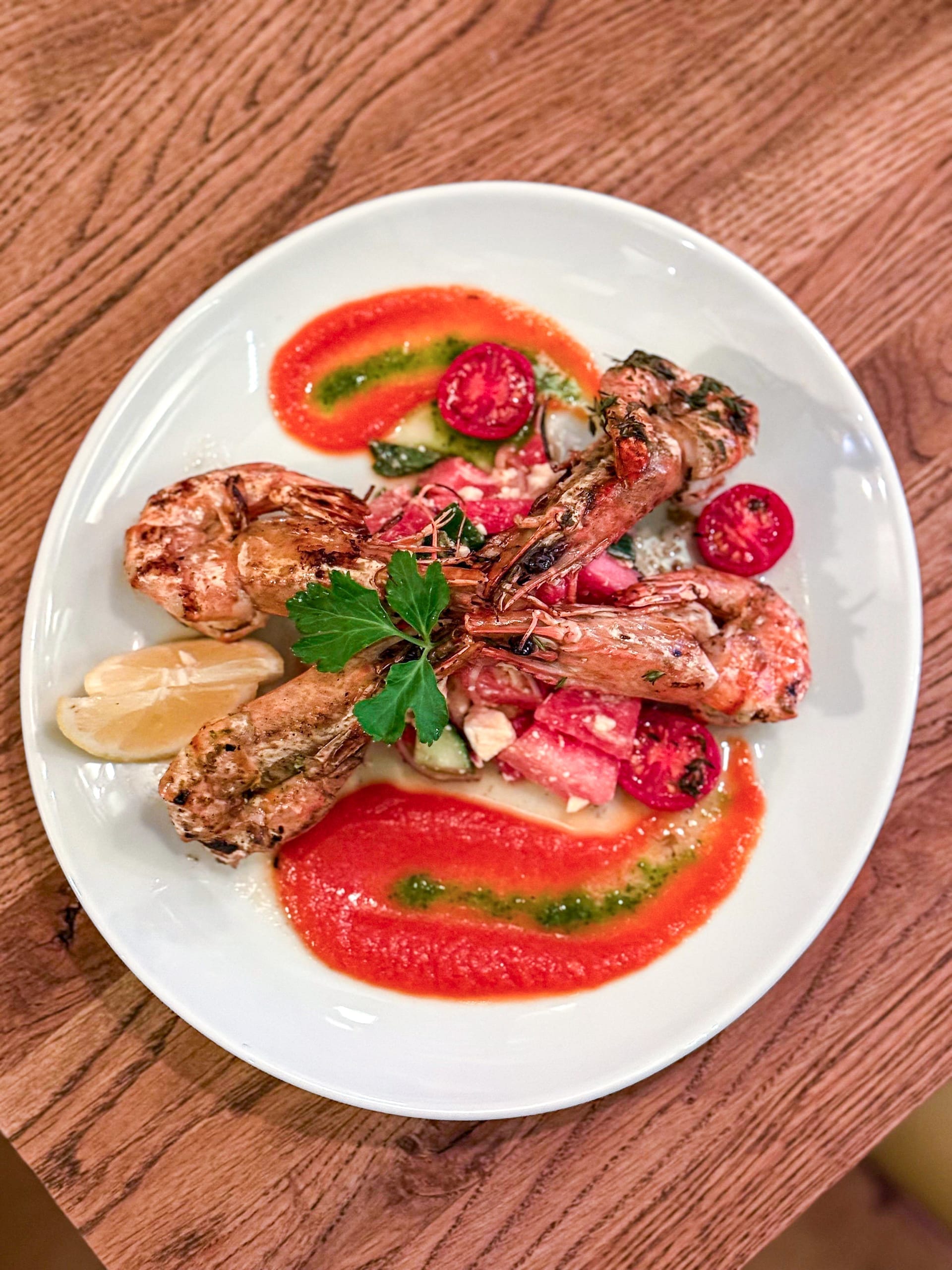 Gegrillte Garnelen mit Tomaten-Sugo – Hauptgericht von der Abendkarte im Zlatanz Menami Bochum